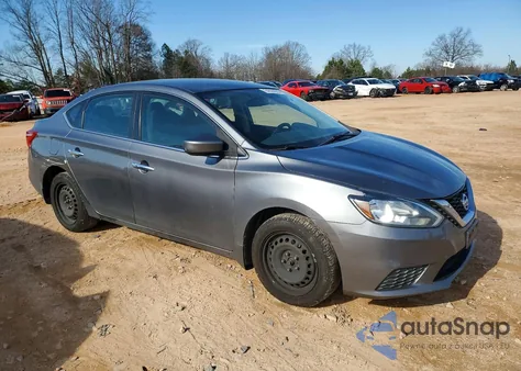 2017 Nissan Sentra S z USA, uszkodzony, nr VIN 3N1AB7AP4HY315844